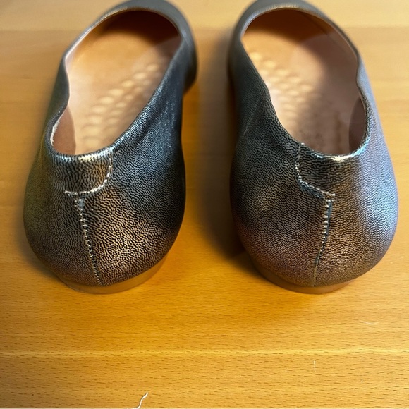 NIB Walking Cradles Gold Leather Bronwyn Flats sz 10W - Picture 4 of 12